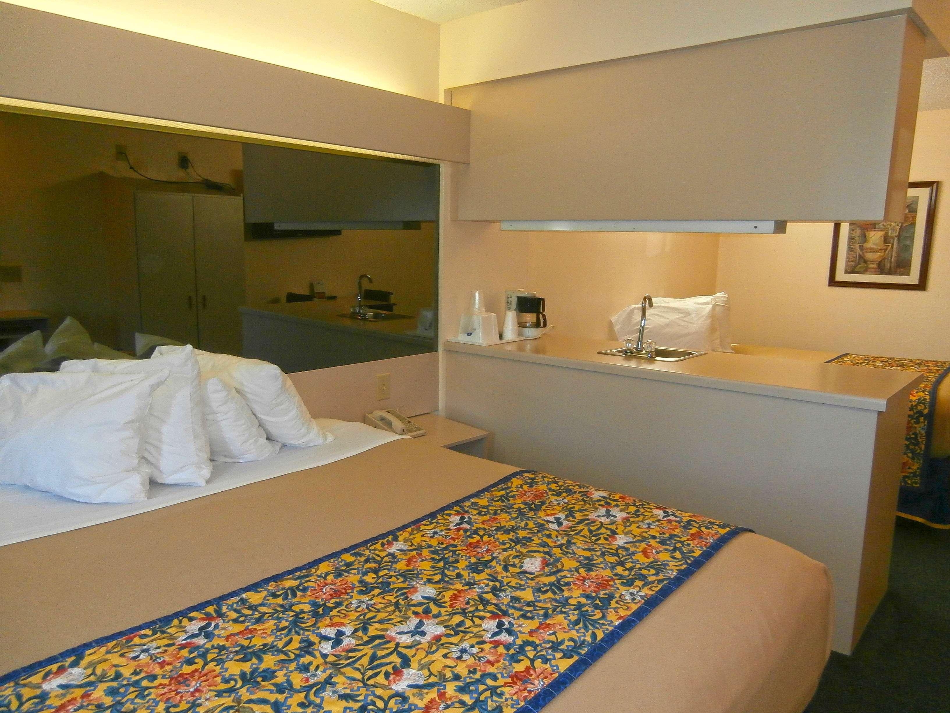 America'S Best Value Inn & Suites-Mcdonough Extérieur photo
